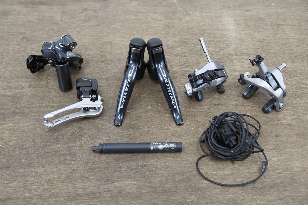 Shimano Ultegra 6870 Di2 11 Speed Electronic Rim Brake Road 