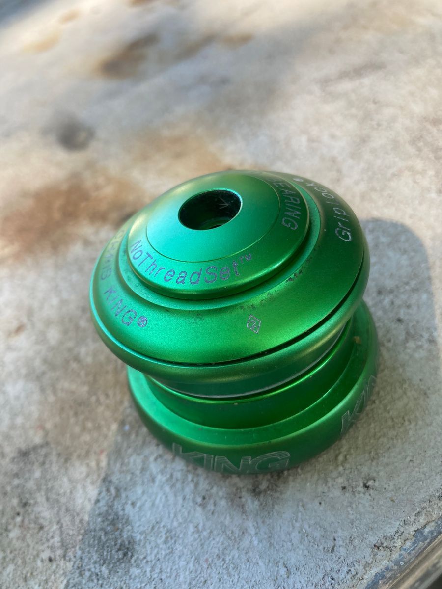 Chris king Matte Emerald headset: straight 49mm headtube, 1.25